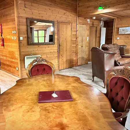 Shrew Lodge-Woodland Lodges-Hot Tub-Pembrokeshire-Tenby Carmarthen Exterior photo