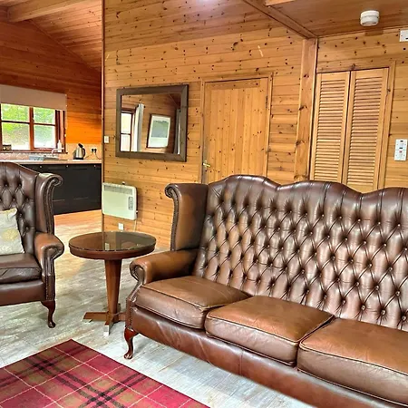 Shrew Lodge-Woodland Lodges-Hot Tub-Pembrokeshire-Tenby Carmarthen Exterior photo