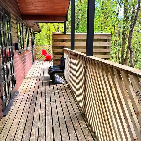 Shrew Lodge-Woodland Lodges-Hot Tub-Pembrokeshire-Tenby Carmarthen Exterior photo