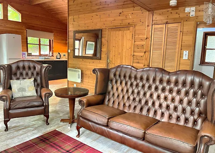 Shrew Lodge-Woodland Lodges-Hot Tub-Pembrokeshire-Tenby