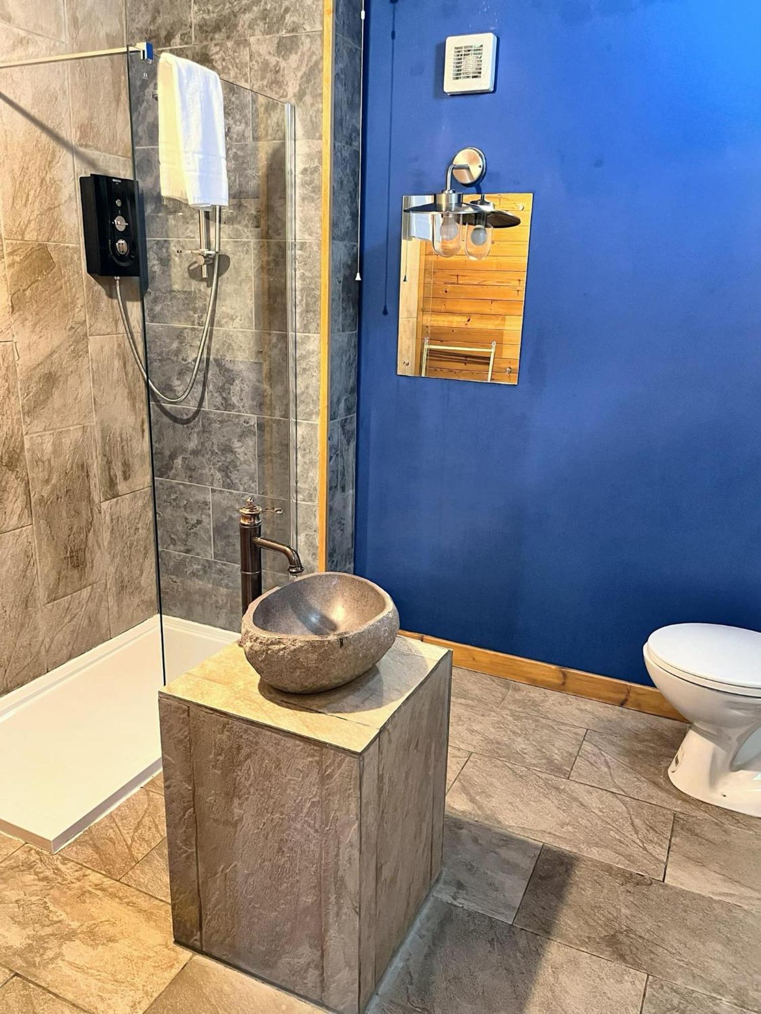 Shrew Lodge-woodland Lodges-hot Tub-pembrokeshire-tenby Chalet *