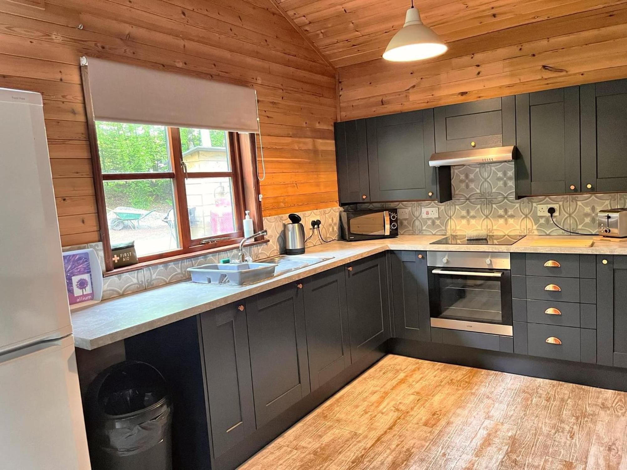 Shrew Lodge-woodland Lodges-hot Tub-pembrokeshire-tenby Chalet Carmarthen