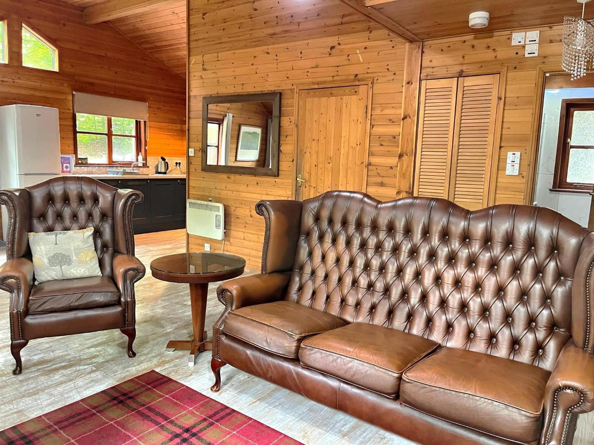 Shrew Lodge-woodland Lodges-hot Tub-pembrokeshire-tenby *