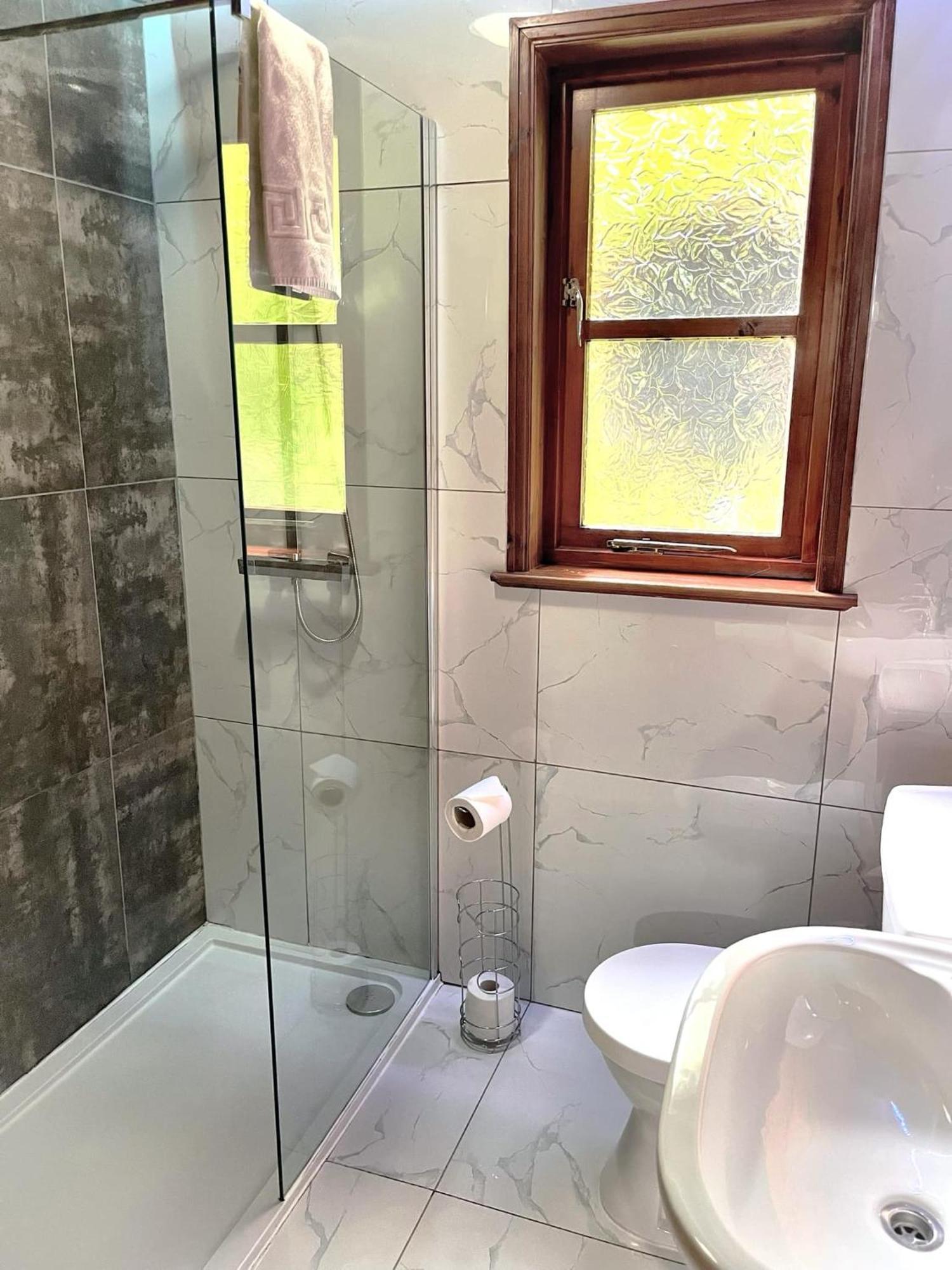 Chalet Shrew Lodge-woodland Lodges-hot Tub-pembrokeshire-tenby