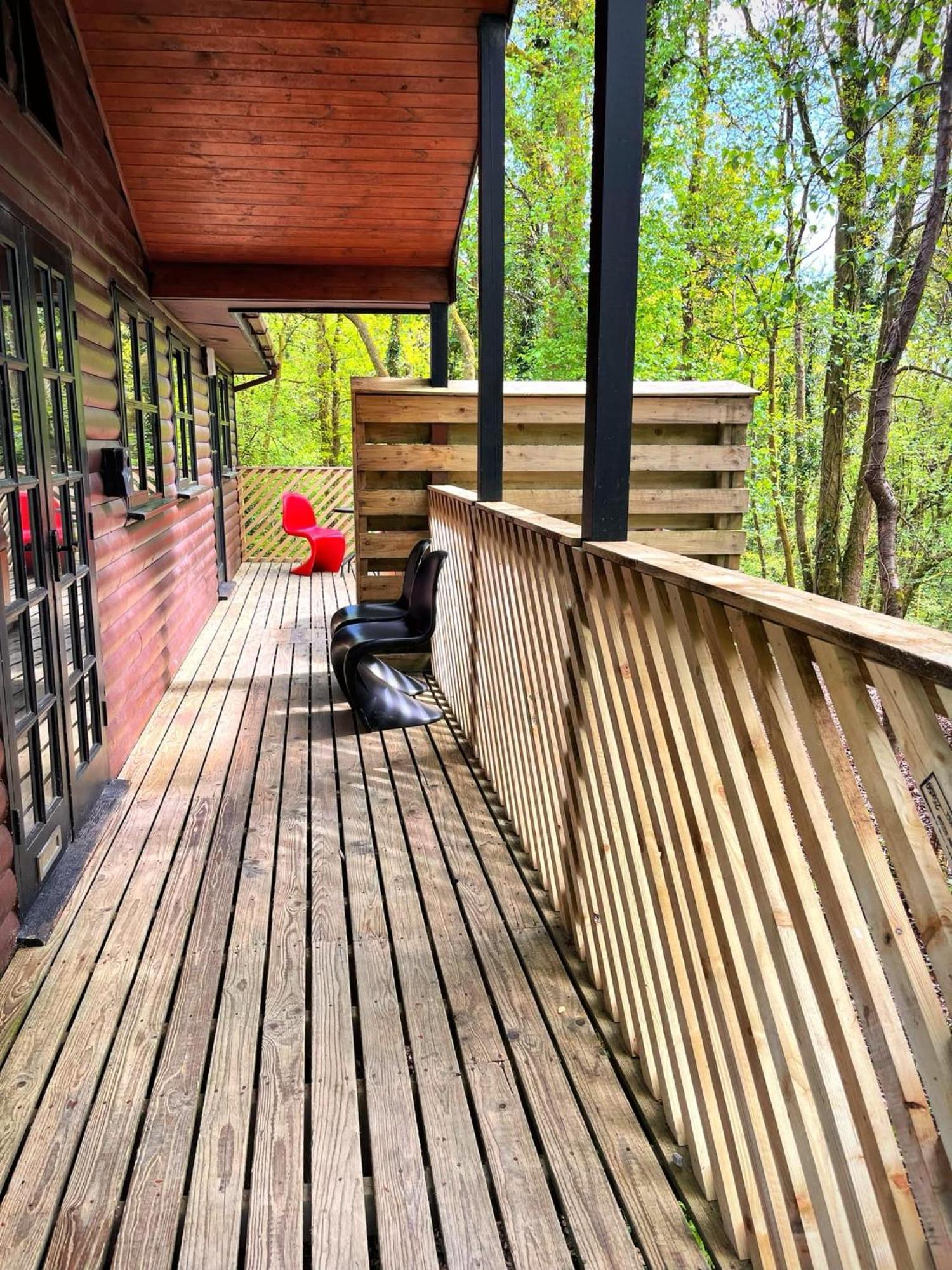 Shrew Lodge-woodland Lodges-hot Tub-pembrokeshire-tenby Chalet *